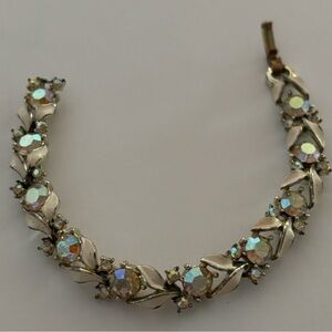 Vintage Lisner Rhinestone and Enamel Silvertone Bracelet 7-inch.
